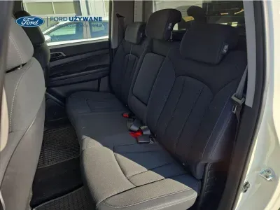 BIAŁY SUV SSANGYONG MUSSO z 2022 r., DIESEL, skrzynia biegów MANUALNA 148KM, zdjęcie 24 z 27