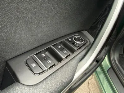 ZIELONY HATCHBACK KIA CEED z 2024 r., BENZYNA, skrzynia biegów AUTOMATYCZNA 103KM, zdjęcie 6 z 27