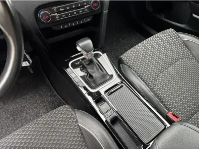 SREBRNY KOMBI KIA CEED z 2023 r., BENZYNA, skrzynia biegów AUTOMATYCZNA 160KM, zdjęcie 17 z 19