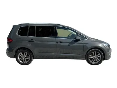 SZARY SEDAN VOLKSWAGEN TOURAN z 2022 r., BENZYNA, skrzynia biegów AUTOMATYCZNA 150KM, zdjęcie 13 z 19
