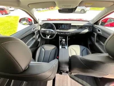 CZERWONY SUV MG HS z 2026 r., HYBRYDA/BENZYNA, skrzynia biegów AUTOMATYCZNA 224KM, zdjęcie 7 z 17