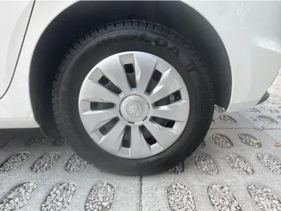 BIAŁY HATCHBACK SKODA FABIA z 2023 r., BENZYNA, skrzynia biegów MANUALNA 110KM, zdjęcie 3 z 19