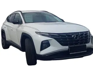 BIAŁY SUV HYUNDAI TUCSON z 2024 r., HYBRYDA/BENZYNA, skrzynia biegów AUTOMATYCZNA 230KM, zdjęcie główne