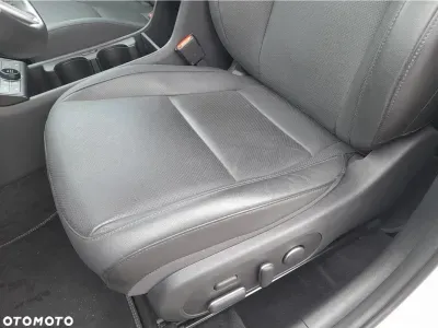 BIAŁY SUV HYUNDAI KONA z 2023 r., BENZYNA, skrzynia biegów AUTOMATYCZNA 199KM, zdjęcie 14 z 14