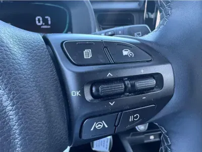 BIAŁY SUV KIA STONIC z 2025 r., BENZYNA, skrzynia biegów MANUALNA 58KM, zdjęcie 7 z 19