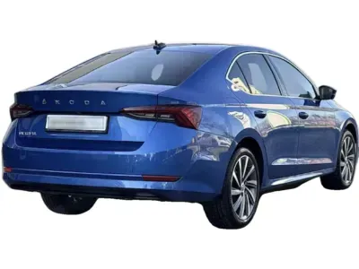 NIEBIESKI SEDAN SKODA OCTAVIA LIM. z 2023 r., BENZYNA, skrzynia biegów MANUALNA 150KM, zdjęcie 4 z 20