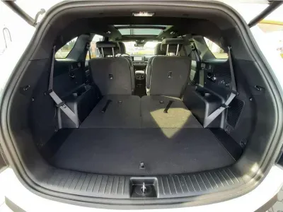 BIAŁY SUV KIA SORENTO z 2024 r., HYBRYDA/BENZYNA, skrzynia biegów AUTOMATYCZNA 159KM, zdjęcie 27 z 32