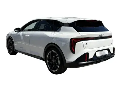 BIAŁY HATCHBACK KIA K4 z 2026 r., BENZYNA, skrzynia biegów AUTOMATYCZNA 180KM, zdjęcie 4 z 18