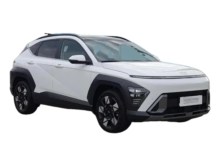 BIAŁY SUV HYUNDAI KONA z 2023 r., BENZYNA, skrzynia biegów AUTOMATYCZNA 199KM, zdjęcie główne