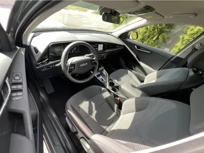 ZIELONY HATCHBACK KIA NIRO z 2026 r., HYBRYDA/BENZYNA, skrzynia biegów AUTOMATYCZNA 136KM, zdjęcie 17 z 19