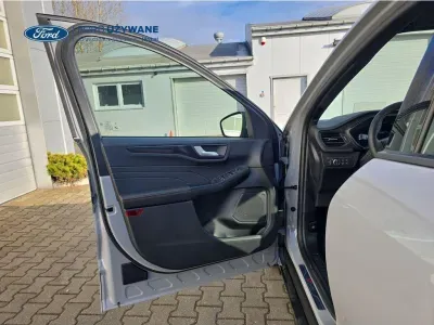 SZARY SUV FORD KUGA z 2024 r., HYBRYDA/BENZYNA, skrzynia biegów AUTOMATYCZNA 112KM, zdjęcie 5 z 28