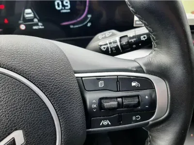 SZARY SUV KIA SPORTAGE z 2023 r., BENZYNA, skrzynia biegów MANUALNA 110KM, zdjęcie 4 z 25