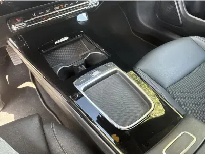 CZARNY SEDAN MERCEDES CLASE CLA z 2023 r., BENZYNA, skrzynia biegów AUTOMATYCZNA 150KM, zdjęcie 11 z 19