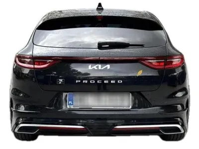 CZARNY KOMBI KIA PROCEED z 2023 r., BENZYNA, skrzynia biegów AUTOMATYCZNA 160KM, zdjęcie 17 z 19