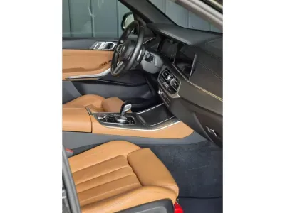 CZARNY SUV BMW X5 z 2022 r., DIESEL, skrzynia biegów AUTOMATYCZNA 231KM, zdjęcie 3 z 12