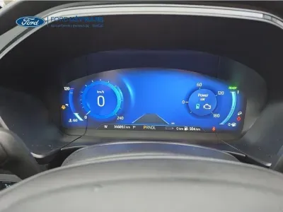 BIAŁY SUV FORD KUGA z 2022 r., HYBRYDA/BENZYNA, skrzynia biegów AUTOMATYCZNA 112KM, zdjęcie 8 z 28