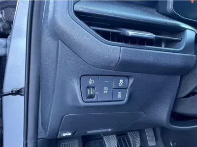 SREBRNY SUV KIA STONIC z 2026 r., BENZYNA, skrzynia biegów MANUALNA 74KM, zdjęcie 10 z 21