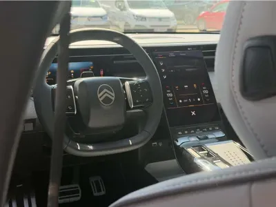 SZARY SUV CITROEN C5 AIRCROSS z 2026 r., HYBRYDA/BENZYNA, skrzynia biegów AUTOMATYCZNA 145KM, zdjęcie 12 z 18