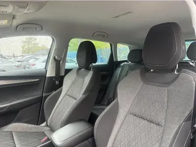 SZARY SUV SKODA KAROQ z 2023 r., DIESEL, skrzynia biegów AUTOMATYCZNA 150KM, zdjęcie 19 z 19
