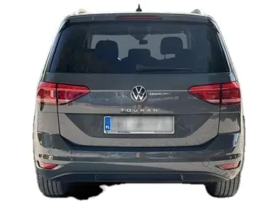SZARY SEDAN VOLKSWAGEN TOURAN z 2022 r., BENZYNA, skrzynia biegów AUTOMATYCZNA 150KM, zdjęcie 3 z 19