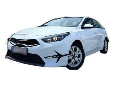 BIAŁY HATCHBACK KIA CEED z 2023 r., BENZYNA, skrzynia biegów AUTOMATYCZNA 118KM, zdjęcie główne