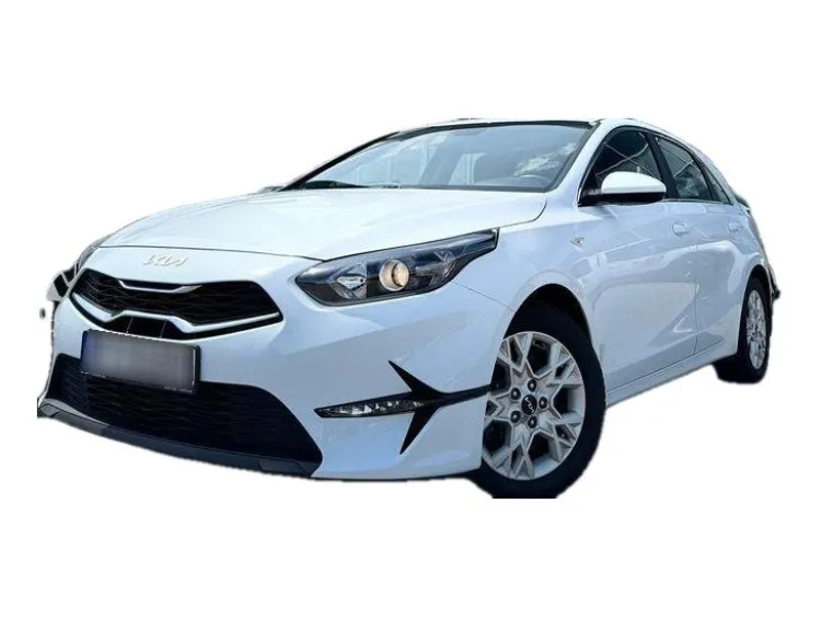 BIAŁY HATCHBACK KIA CEED z 2023 r., BENZYNA, skrzynia biegów AUTOMATYCZNA 118KM, zdjęcie główne