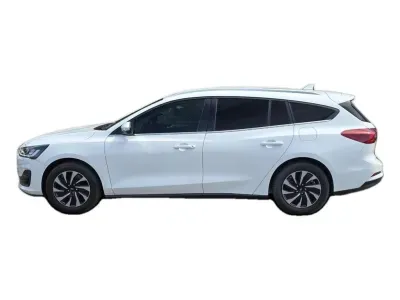 SREBRNY KOMBI FORD FOCUS z 2023 r., BENZYNA, skrzynia biegów MANUALNA 92KM, zdjęcie 9 z 20