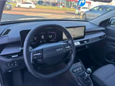 SREBRNY SUV KIA STONIC z 2026 r., BENZYNA, skrzynia biegów MANUALNA 74KM, zdjęcie 11 z 21