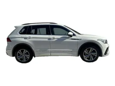 BIAŁY SUV VOLKSWAGEN TIGUAN z 2022 r., DIESEL, skrzynia biegów AUTOMATYCZNA 200KM, zdjęcie 10 z 19