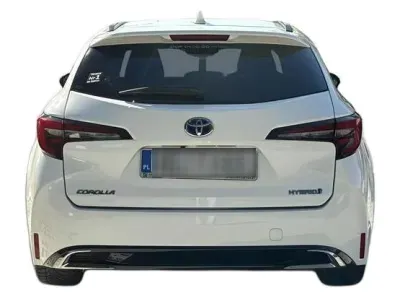 BIAŁY KOMBI TOYOTA COROLLA z 2023 r., HYBRYDA/BENZYNA, skrzynia biegów AUTOMATYCZNA 140KM, zdjęcie 10 z 19