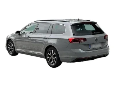 SZARY KOMBI VOLKSWAGEN PASSAT z 2023 r., BENZYNA, skrzynia biegów AUTOMATYCZNA 150KM, zdjęcie 8 z 19