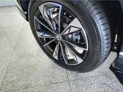 BIAŁY SUV MG HS PLUG IN HYBRID z 2026 r., HYBRYDA/BENZYNA, skrzynia biegów AUTOMATYCZNA 272KM, zdjęcie 18 z 20