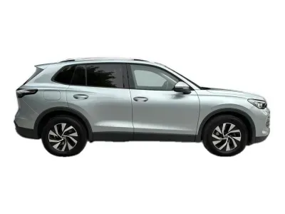 SREBRNY SUV VOLKSWAGEN TIGUAN z 2024 r., BENZYNA, skrzynia biegów AUTOMATYCZNA 131KM, zdjęcie 16 z 19