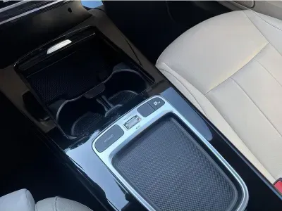 BIAŁY HATCHBACK MERCEDES CLASE A z 2023 r., HYBRYDA/BENZYNA, skrzynia biegów AUTOMATYCZNA 218KM, zdjęcie 13 z 19