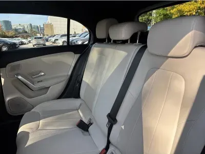 BIAŁY HATCHBACK MERCEDES CLASE A z 2023 r., HYBRYDA/BENZYNA, skrzynia biegów AUTOMATYCZNA 218KM, zdjęcie 8 z 19