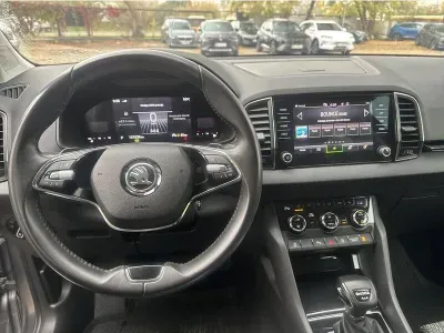 SZARY SUV SKODA KAROQ z 2023 r., DIESEL, skrzynia biegów AUTOMATYCZNA 150KM, zdjęcie 17 z 19