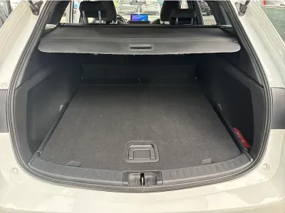 BIAŁY KOMBI TOYOTA COROLLA z 2023 r., HYBRYDA/BENZYNA, skrzynia biegów AUTOMATYCZNA 140KM, zdjęcie 14 z 19