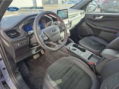 SZARY SUV FORD KUGA z 2024 r., HYBRYDA/BENZYNA, skrzynia biegów AUTOMATYCZNA 112KM, zdjęcie 12 z 28