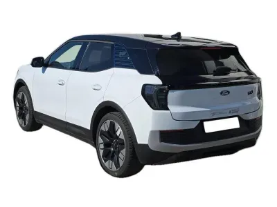 BIAŁY SUV FORD EXPLORER z 2024 r., ELEKTRYCZNY, skrzynia biegów AUTOMATYCZNA 210KM, zdjęcie 23 z 27