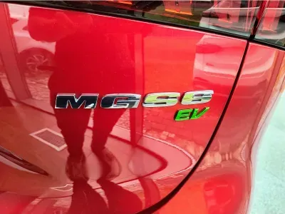 CZERWONY SUV MG S6 EV z 2026 r., ELEKTRYCZNY, skrzynia biegów AUTOMATYCZNA 361KM, zdjęcie 3 z 13
