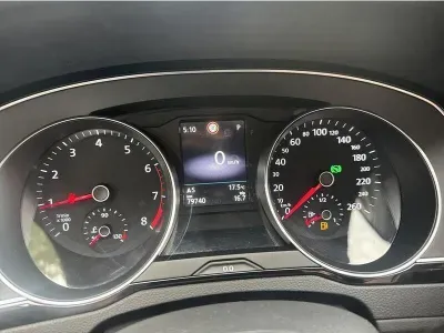 SREBRNY KOMBI VOLKSWAGEN PASSAT z 2023 r., BENZYNA, skrzynia biegów AUTOMATYCZNA 150KM, zdjęcie 6 z 19