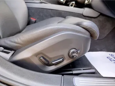NIEBIESKI KOMBI VOLVO V90 CROSS COUNTRY z 2023 r., HYBRYDA/DIESEL, skrzynia biegów AUTOMATYCZNA 300KM, zdjęcie 8 z 19