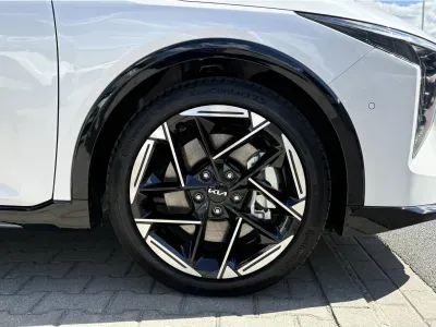 BIAŁY HATCHBACK KIA K4 z 2026 r., BENZYNA, skrzynia biegów AUTOMATYCZNA 180KM, zdjęcie 9 z 18