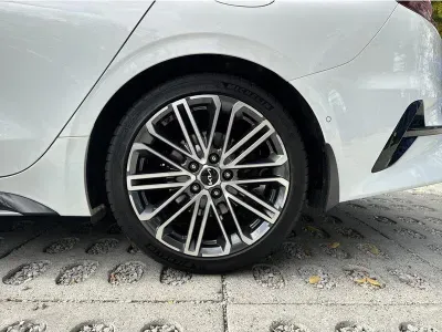 BIAŁY KOMBI KIA PROCEED z 2023 r., BENZYNA, skrzynia biegów AUTOMATYCZNA 160KM, zdjęcie 11 z 19
