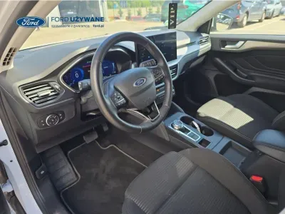 BIAŁY KOMBI FORD FOCUS z 2023 r., DIESEL, skrzynia biegów AUTOMATYCZNA 85KM, zdjęcie 16 z 26
