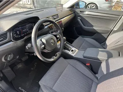 NIEBIESKI HATCHBACK SKODA SUPERB z 2021 r., BENZYNA, skrzynia biegów AUTOMATYCZNA 150KM, zdjęcie 12 z 19