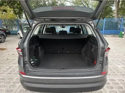 SZARY SUV SKODA KODIAQ z 2022 r., BENZYNA, skrzynia biegów AUTOMATYCZNA 150KM, zdjęcie 3 z 18