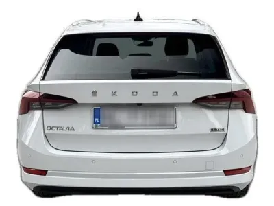 BIAŁY KOMBI SKODA OCTAVIA z 2023 r., BENZYNA, skrzynia biegów AUTOMATYCZNA 150KM, zdjęcie 15 z 19
