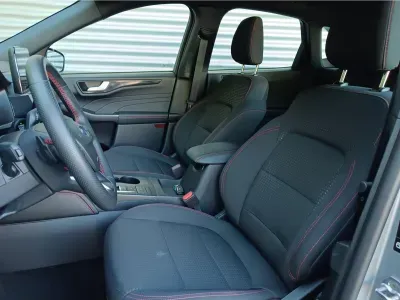 SZARY KOMBI FORD KUGA z 2023 r., BENZYNA, skrzynia biegów AUTOMATYCZNA 120KM, zdjęcie 7 z 14