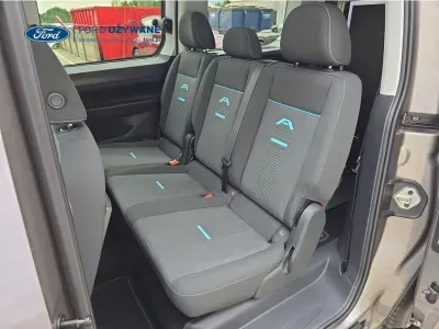 ZŁOTY VAN FORD TOURNEO CONNECT z 2026 r., DIESEL, skrzynia biegów AUTOMATYCZNA 90KM, zdjęcie 28 z 32
